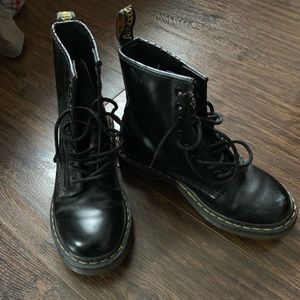 Dr Martins women’s size 6. 1460 smooth style.